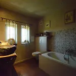 Dom wakacyjny Forest Cottage, Jehonville